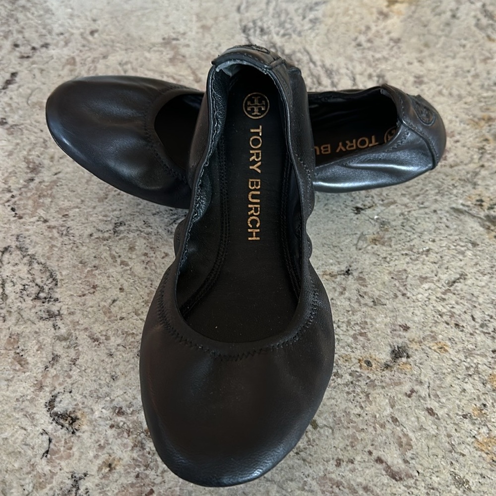 Tory Burch Minnie flats - Size 9 1/2. Like New!